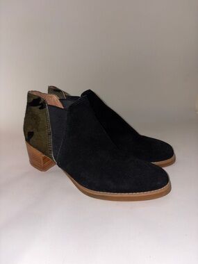 ALL BLACK Black Pony Hair Ankle Booties with Camo Heel Size 9.5